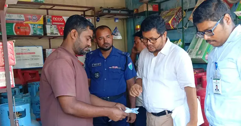 মৌলভীবাজারে এলপিজি বিক্রিতে লাইসেন্স যাচাই